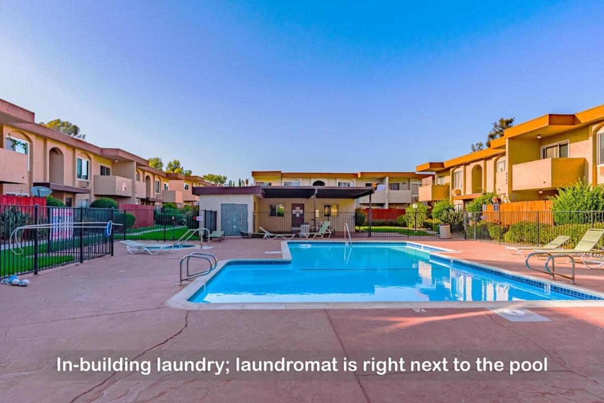 Entire Private 2-bedroom 3 Queen Bed, Pool & Free Parking, Available Now Holiday home *