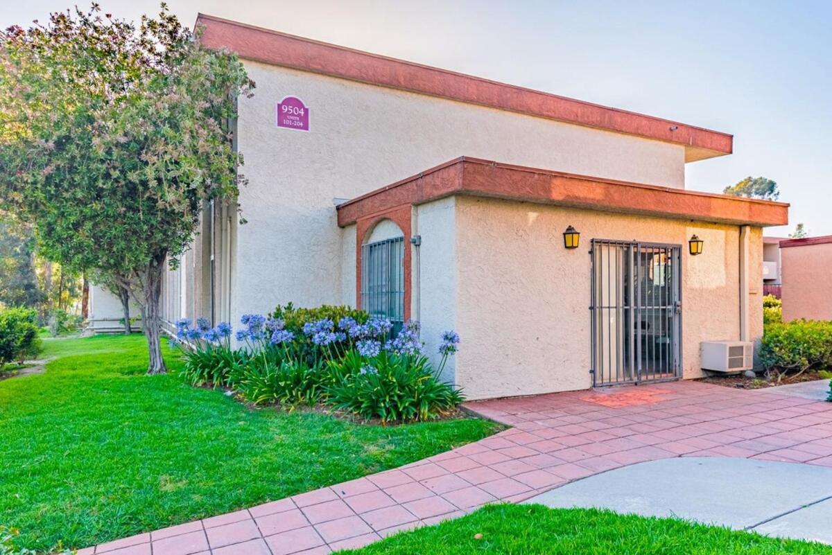 Holiday home Entire Private 2-bedroom 3 Queen Bed, Pool & Free Parking, Available Now San Diego